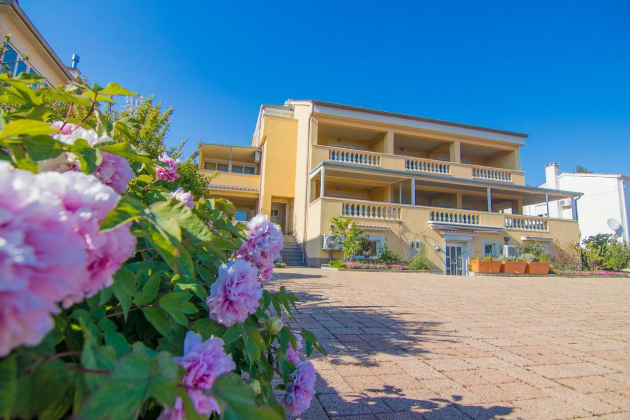 Apartments City Center Dekanic Krk Town Exterior photo